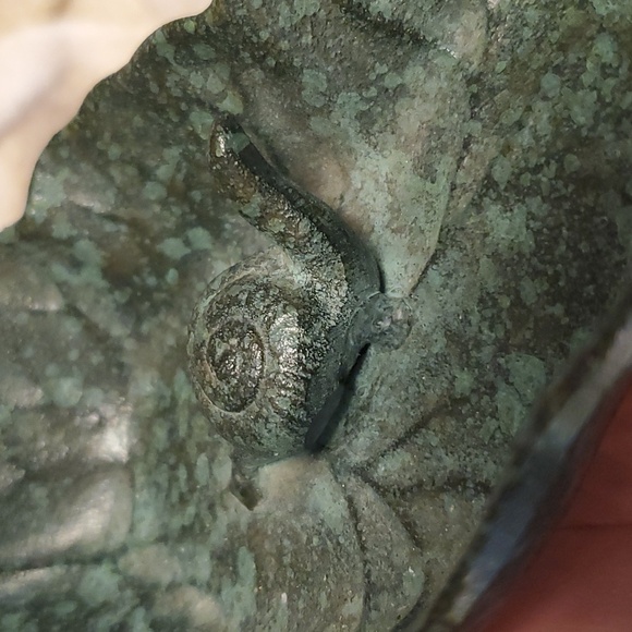 CAST MEDAL LEAF WITH ATTACHED SNAIL TRAY DISH JAPAN - Picture 4 of 4